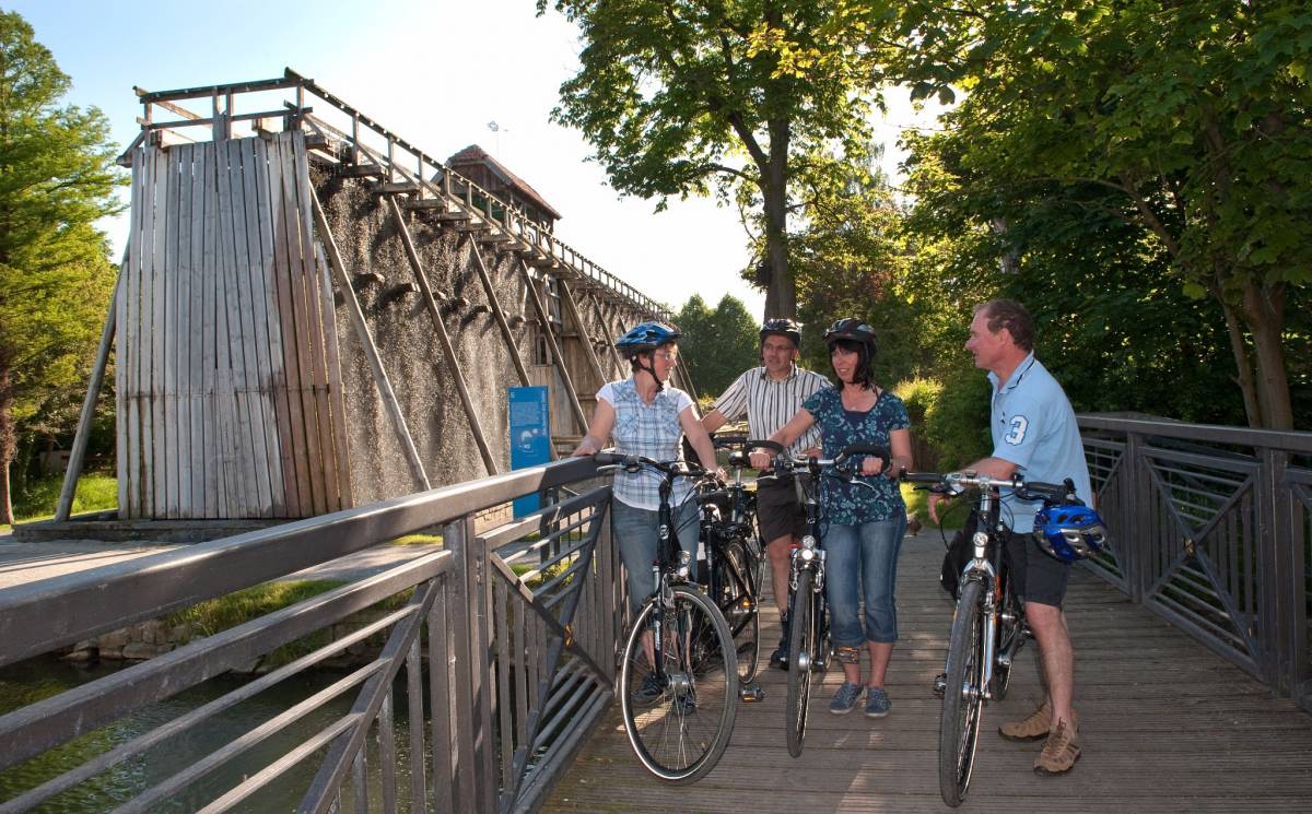 Radfahrer an der Salzkottener Saline © Touristikzentrale Paderborner Land / Reinhard Rohlf